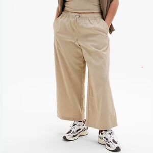 Athleta Tan Wide-Leg  Mid Rise Crop Poplin Capri Pants Plus 26